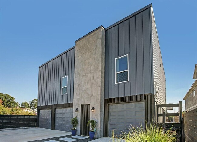 Building Photo - 701 Baywood Dr