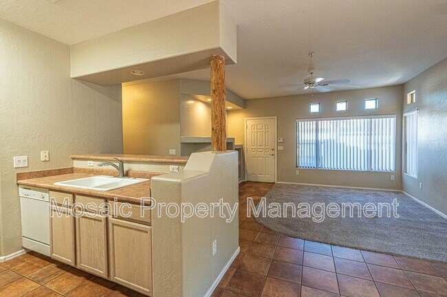 Foto del edificio - 1351 N Pleasant Dr