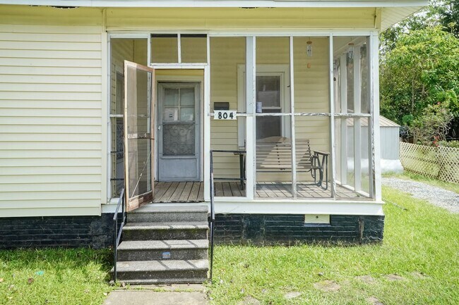 Foto del edificio - Charming 2-Bedroom Home in Burlington