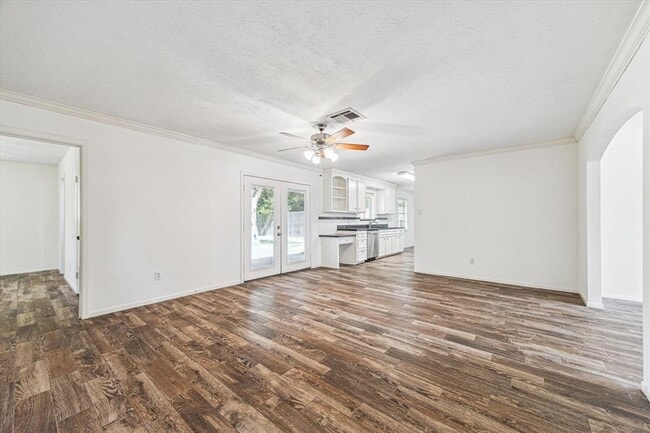 Building Photo - 8010 Braeburn Valley Dr
