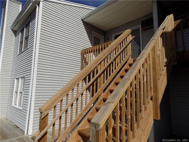 Building Photo - 55 Valley Dr