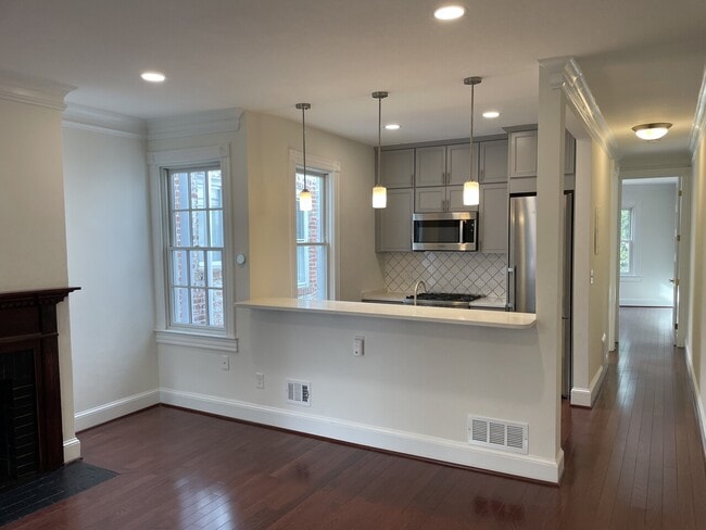 Building Photo - 1654A Avon