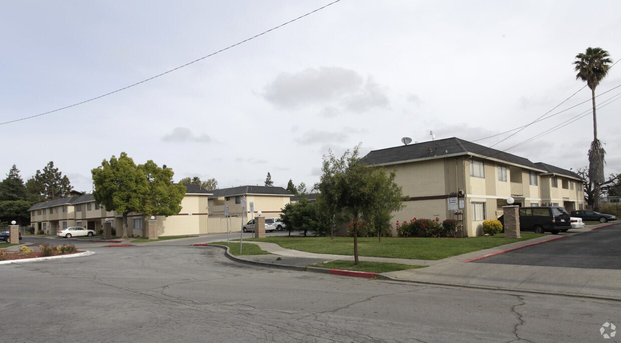 Primary Photo - Faith Manor