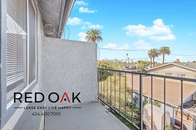 Foto del edificio - Charming One Bedroom with Sunlit Open Floo...