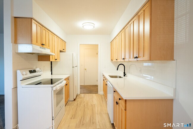 Building Photo - 38 Enid St