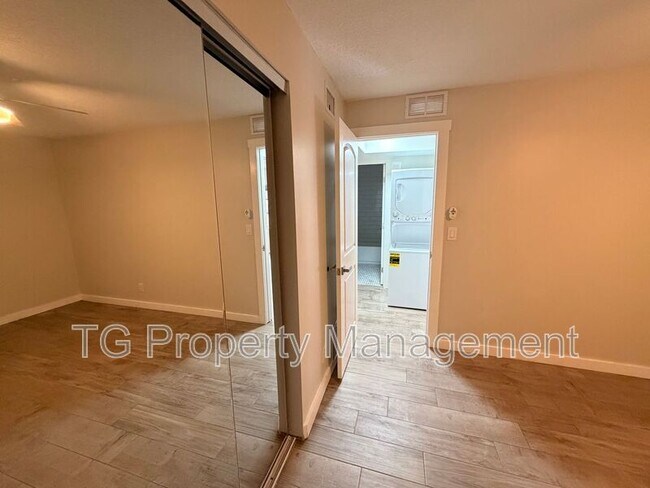 Building Photo - 1700 Main St