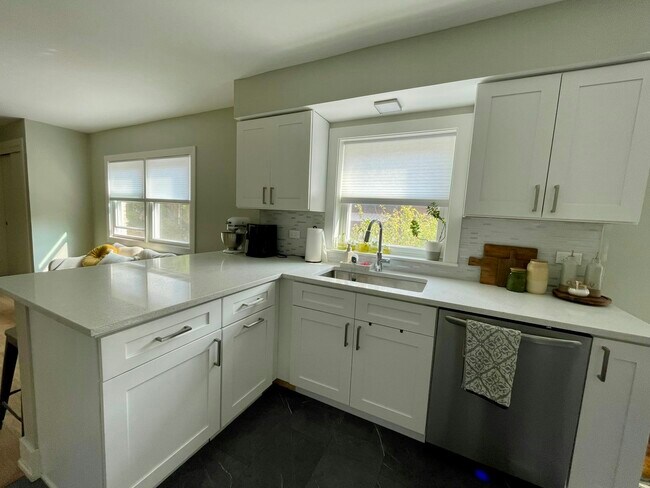 Foto del edificio - 278 N Oaklawn Ave