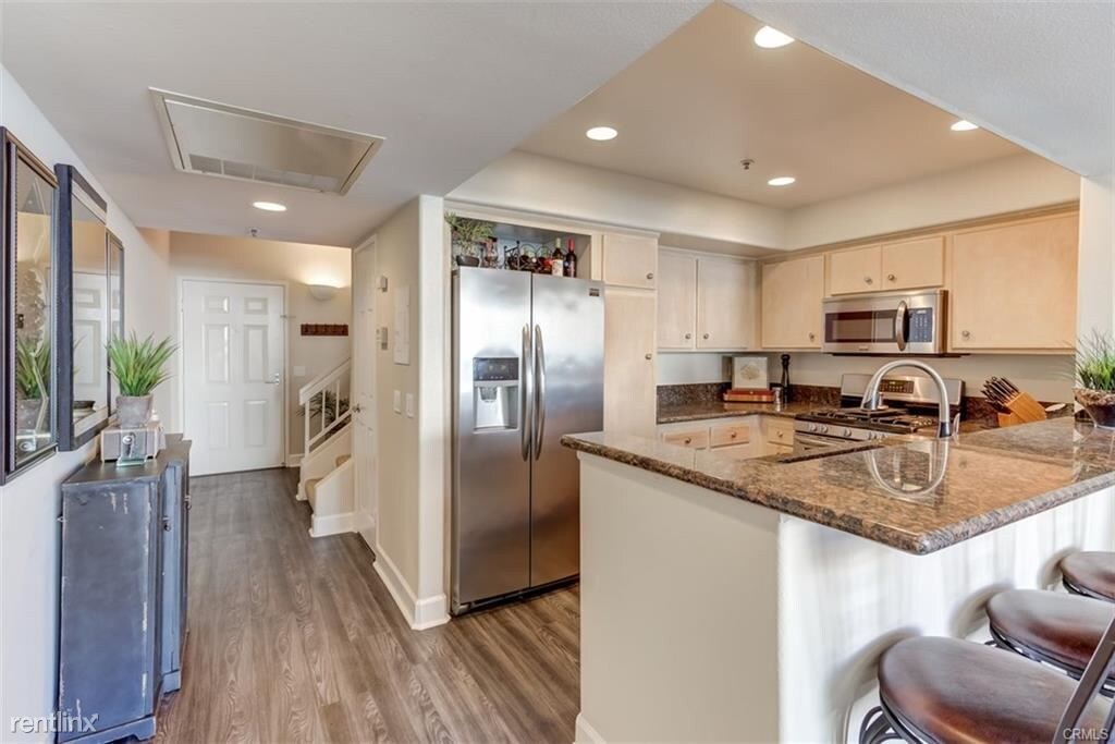 200 pacific coast hwy huntington beach ca building photo