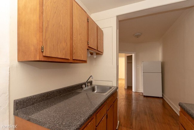 Building Photo - 4848 W Wrightwood Ave