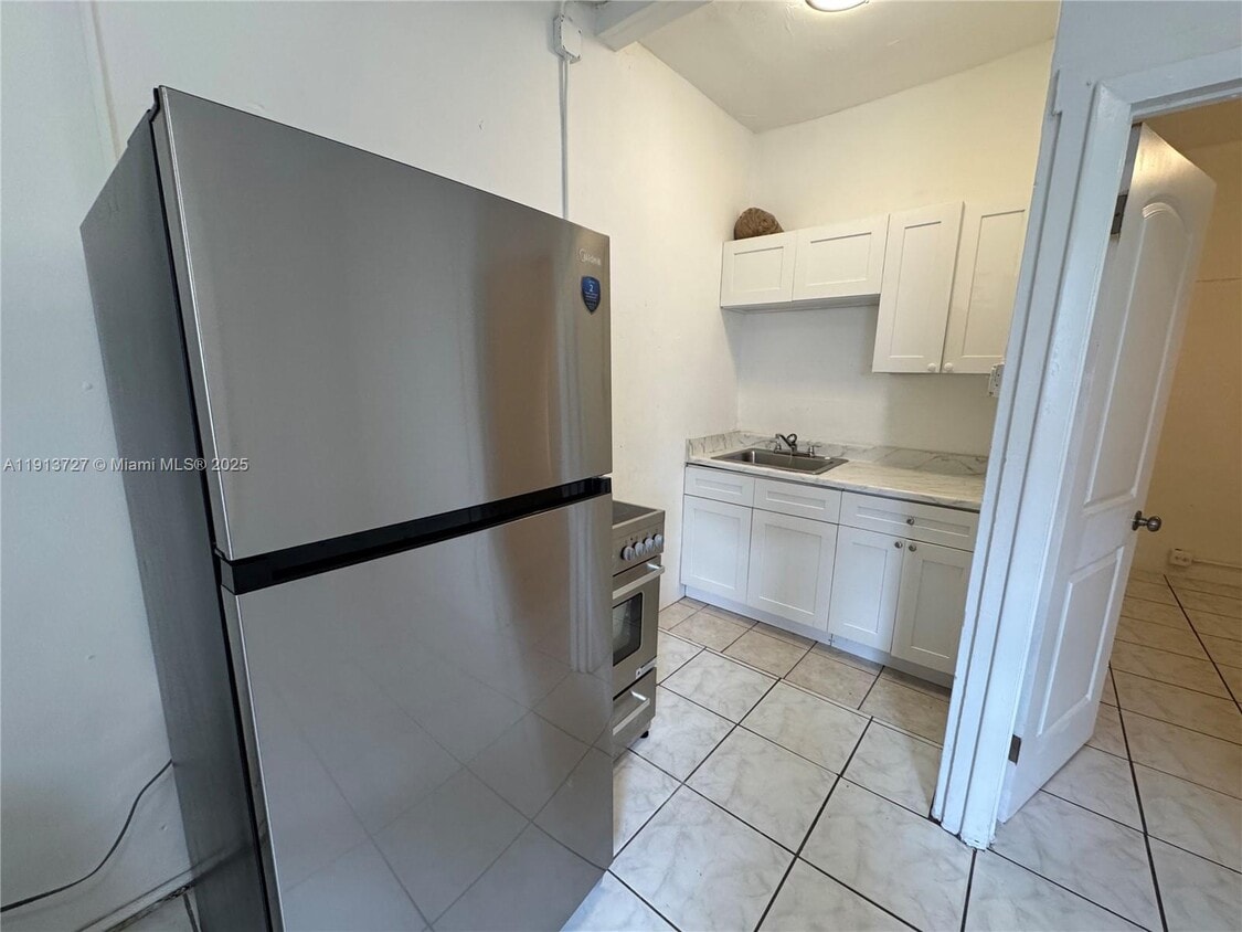 Foto del edificio - 2549 NE 190th St