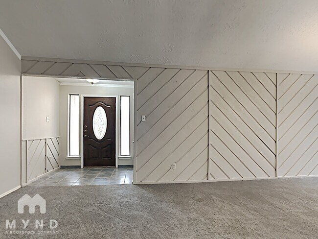 Building Photo - 2030 Lexington Woods Dr