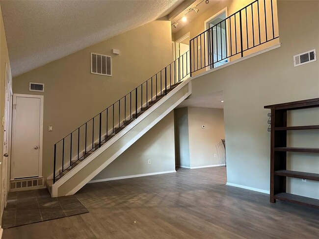 Foto del edificio - 8202 Alcorn Cir