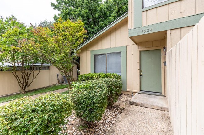 Foto del edificio - 9524 Quail Village Ln