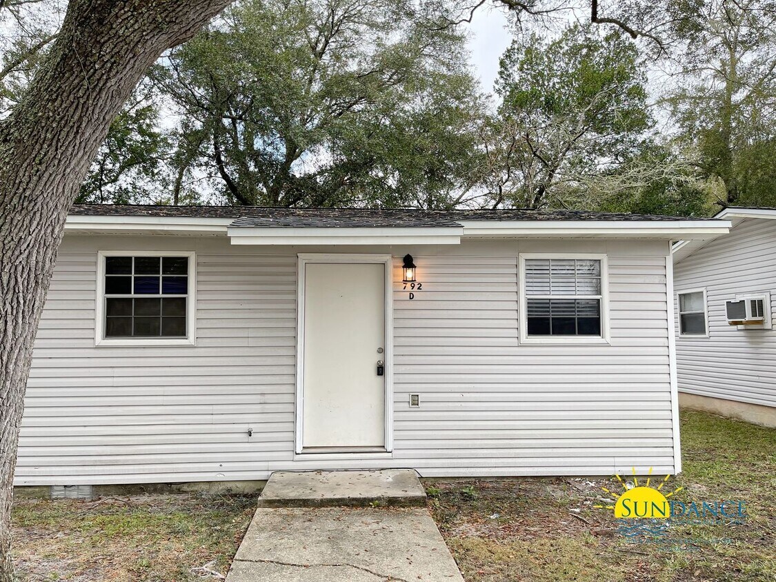 Primary Photo - Great 2 Bedroom Unit in Fort Walton Beach