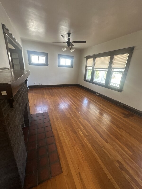 Building Photo - 9611 Larnder Ave