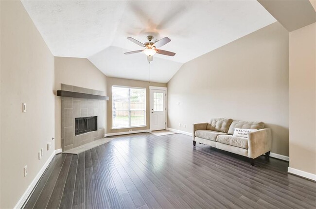 Building Photo - 21011 Sun Haven Dr