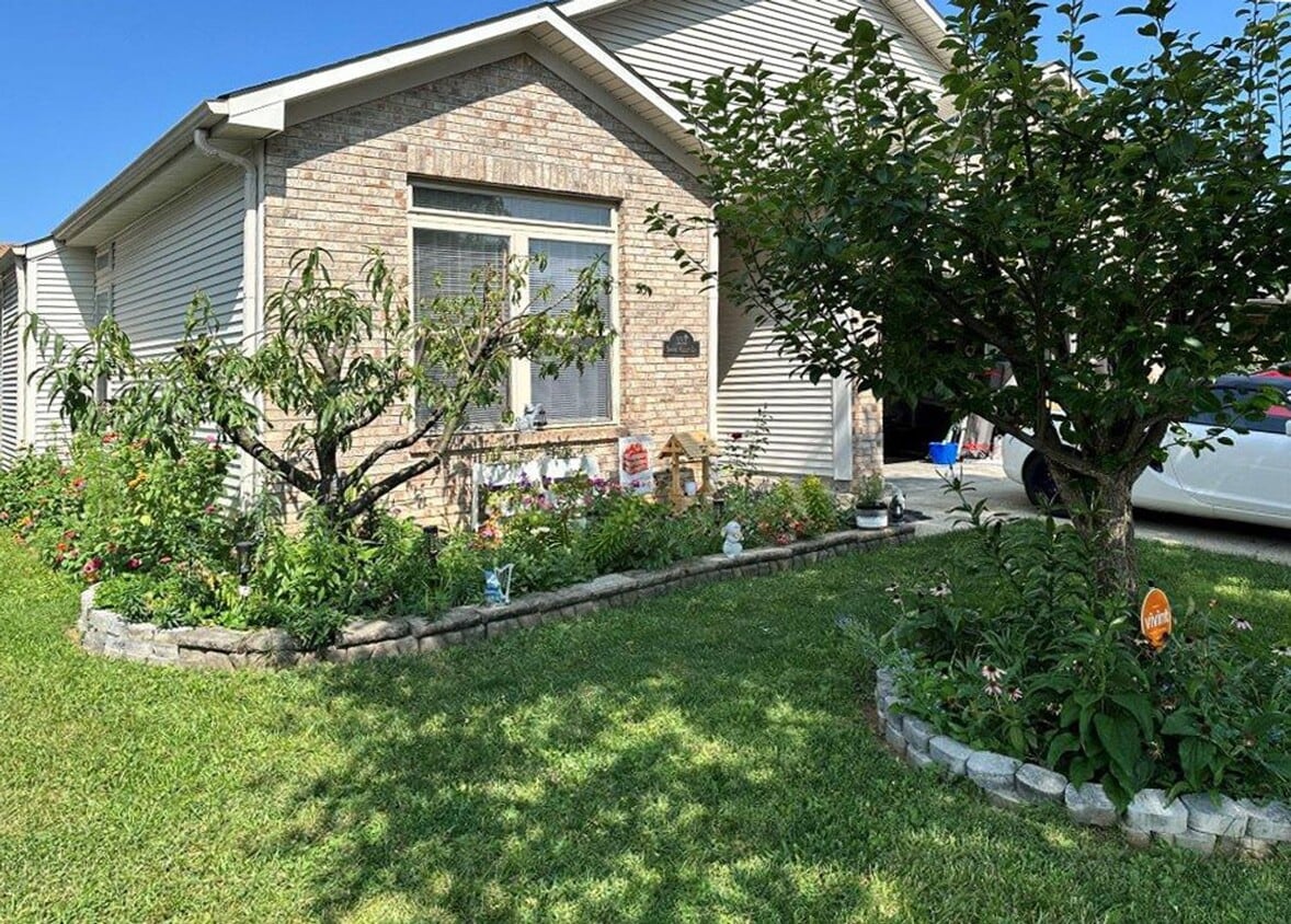 COMING SOON! Beautiful 3 BR, 2 Bath House! Finished Garage, Masterson Station Area - COMING SOON! Beautiful 3 BR, 2 Bath House!   Finished Garage, Masterson Station Area
