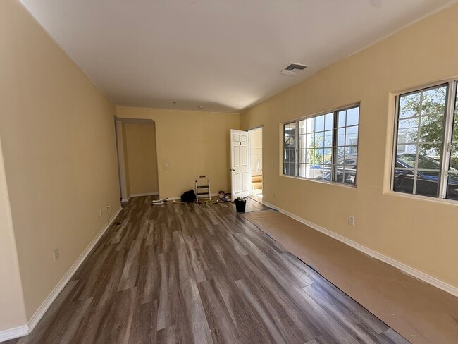 Building Photo - 3913 Prospect Ave