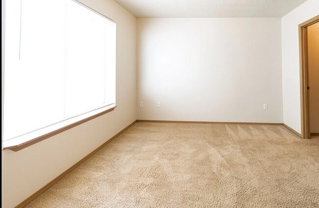 Foto del edificio - Rare 2 X 1.5 Townhome Availble in October