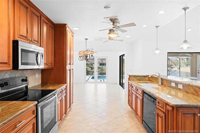 Foto del edificio - 3074 NE Loquat Ln