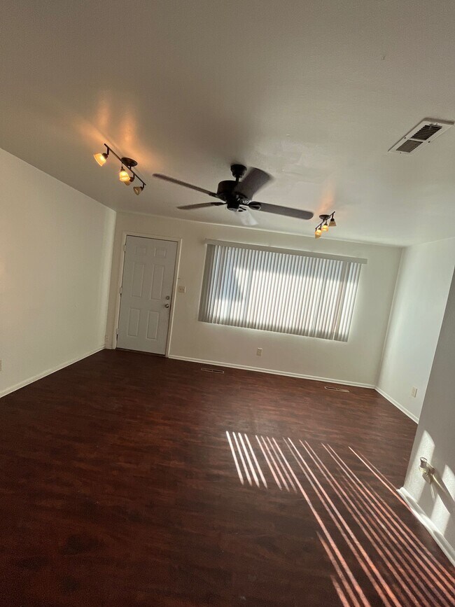 Building Photo - 351 Park Creeke Ln