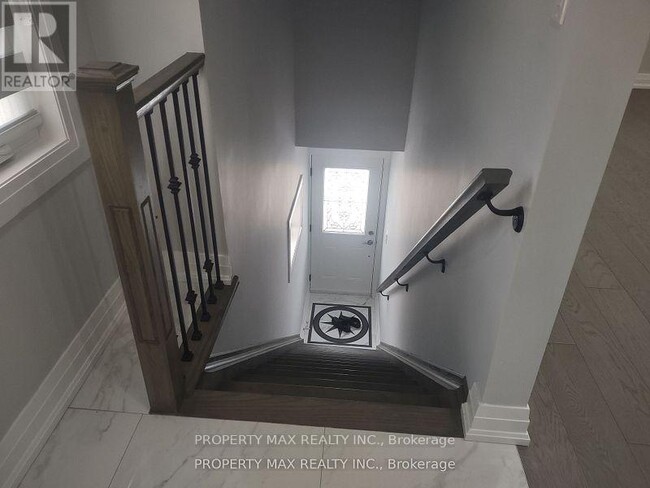 Building Photo - 14 Burton St