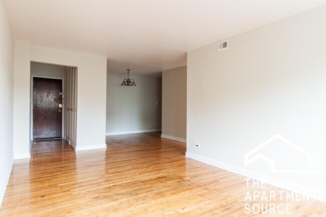 Foto del edificio - 5917 N Kenmore Ave