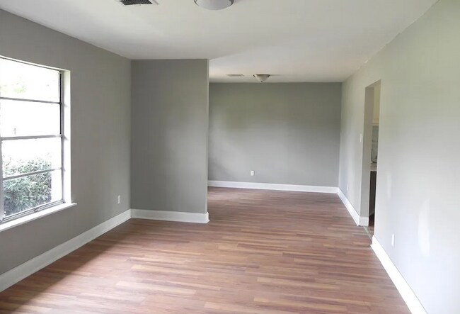 Building Photo - 2724 Endicott Dr