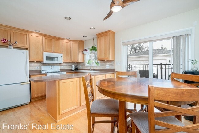 Building Photo - 3 br, 2 bath House - 502 W 3rd Street