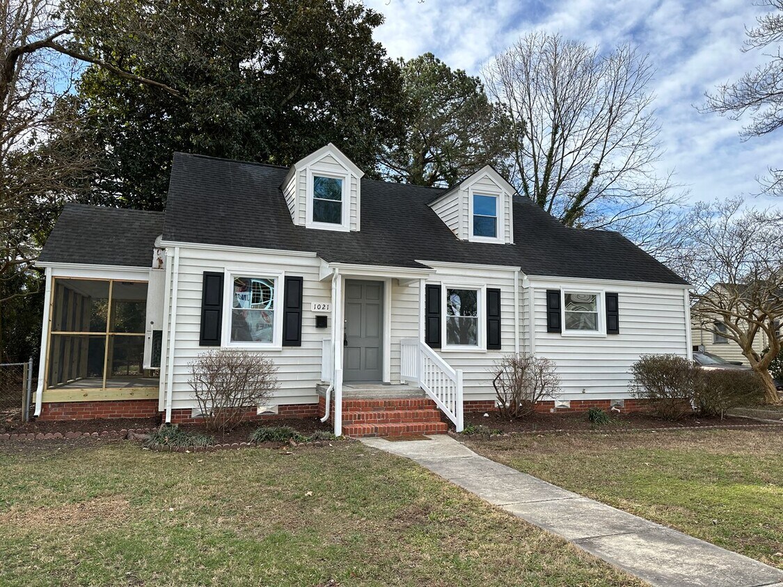 Foto principal - Beautifully Remodeled 4-bedroom Cape Cod -...