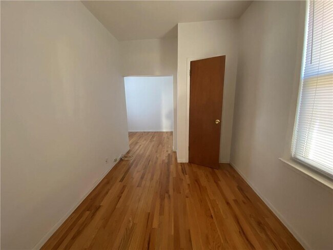 Foto del edificio - 3731 Oceanic Ave