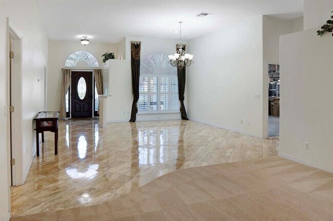 Foto del edificio - 215 Strathmore Cir