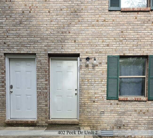 Building Photo - 402 Peek Dr