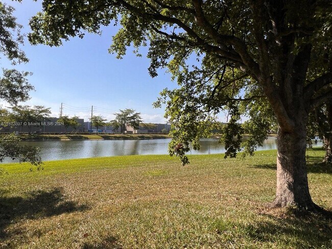 Foto del edificio - 2219 Nova Village Dr