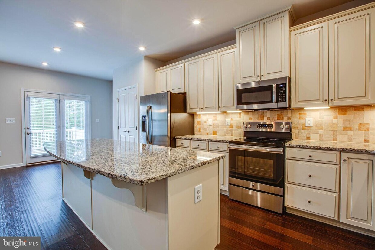 10674 Hinton Wy, Manassas, VA 20112 Townhome Rentals in Manassas VA