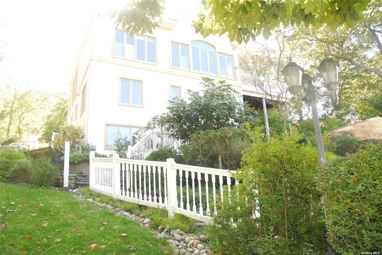 Primary Photo - 80 Harbor Beach Rd