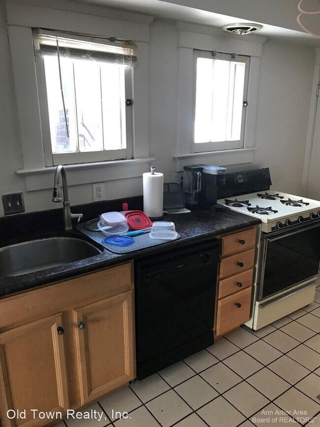 Foto del edificio - 5 br, 2 bath House - 1206 Cambridge Court