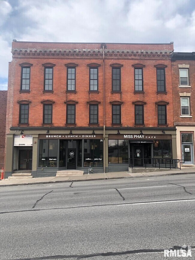 Building Photo - 508 Brady St