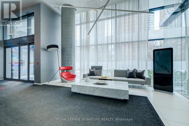 Building Photo - 185 Roehampton Ave