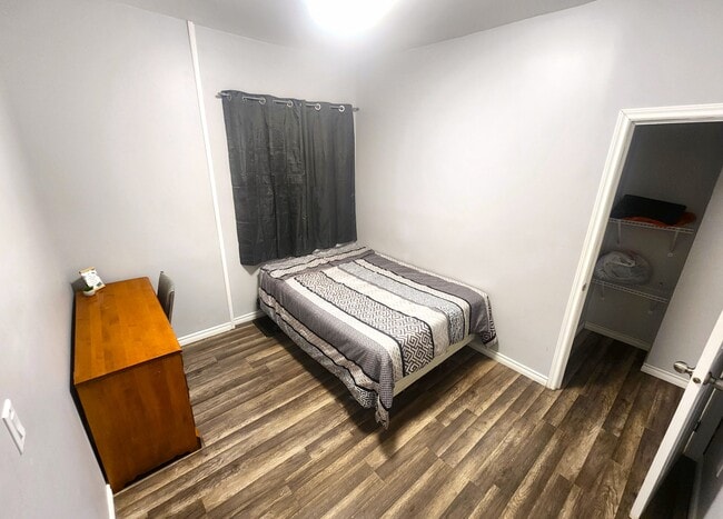 Room: queen/double bed, work desk set, shelving, drawers, deep closet - 329 Randolph Av