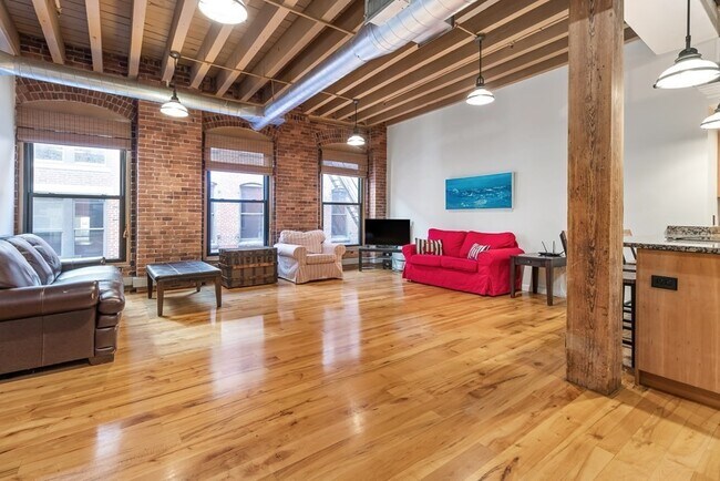 Building Photo - 112 Beach St