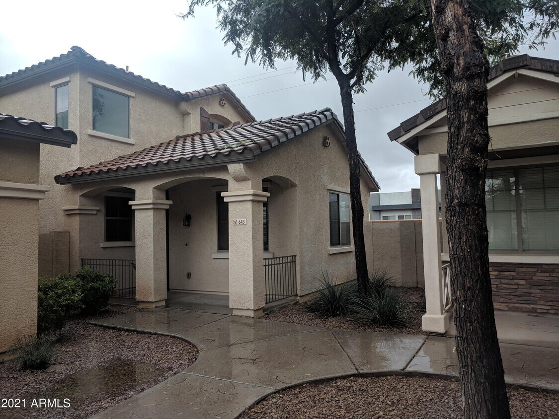 Primary Photo - 643 S Buena Vista Ave