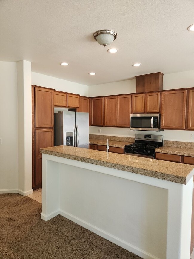 Building Photo - Lovely 3 bedrooms, 2 bathrooms located in ...