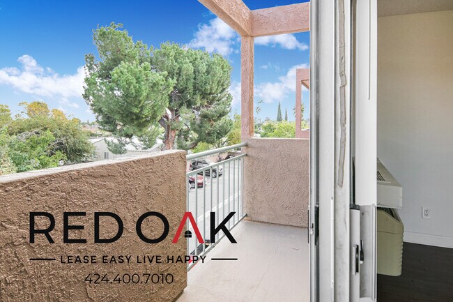 Foto del edificio - Stunning One Bedroom with Private Balcony,...