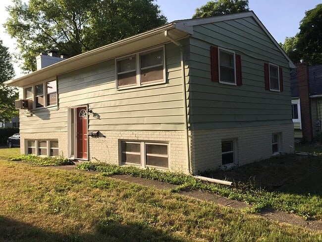 Building Photo - 213 S Fairview Ave