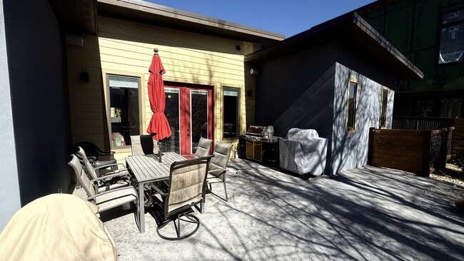 Foto del edificio - 405 Two Rivers Rd