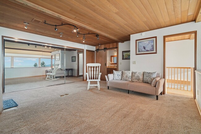 Building Photo - 5408 Sunset Ave