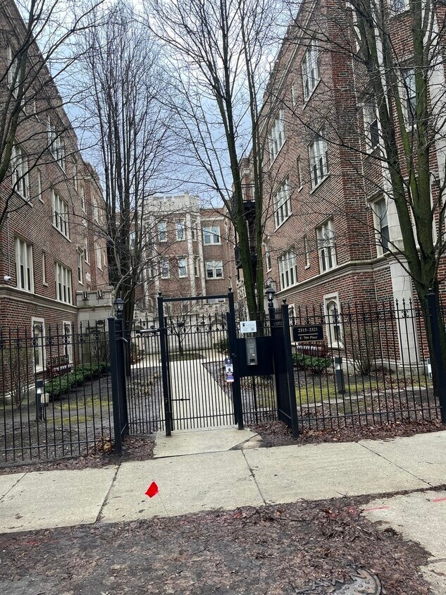 Primary Photo - 2315 E 70th Pl