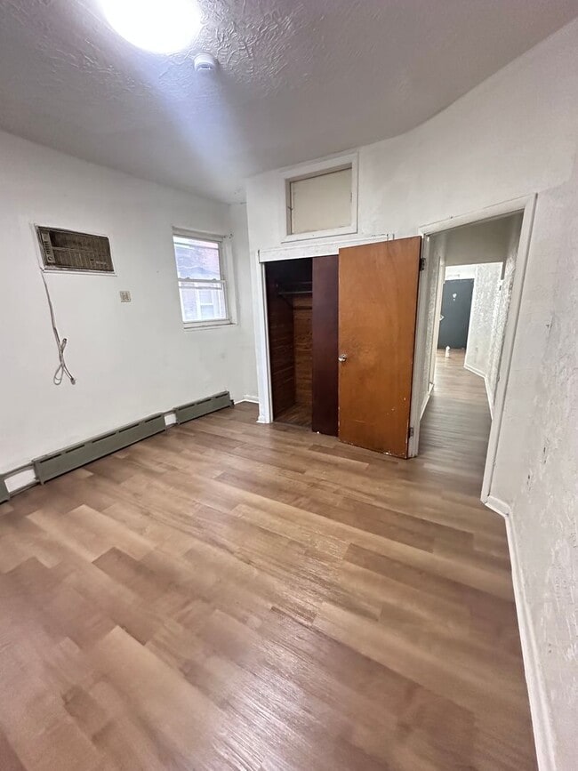 Building Photo - 5027 Walnut St