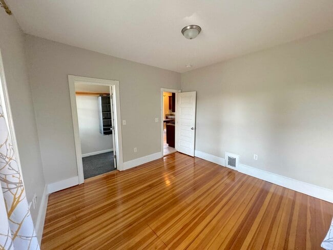 Building Photo - 258 Broadway